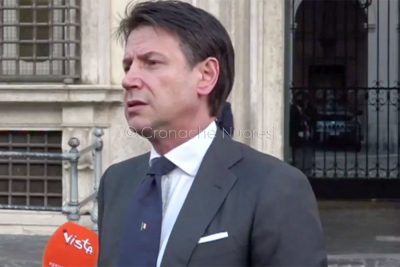 Giuseppe Conte davanti ai giornalisti a Montecitorio