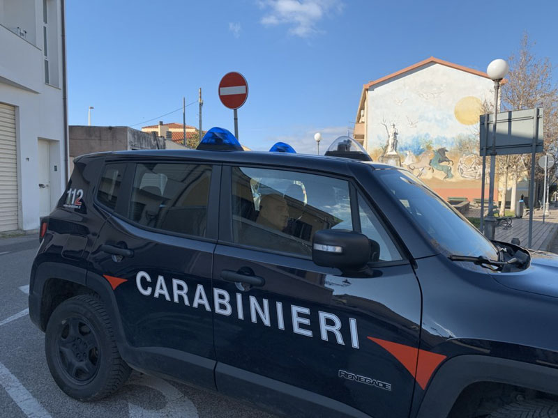 Bambina si allontana dai genitori: ritrovata dai Carabinieri