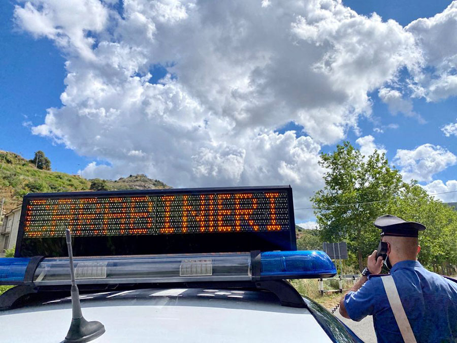 Uno scoppio e va a fuoco un’abitazione: si indaga su dissidi tra proprietari e affittuari