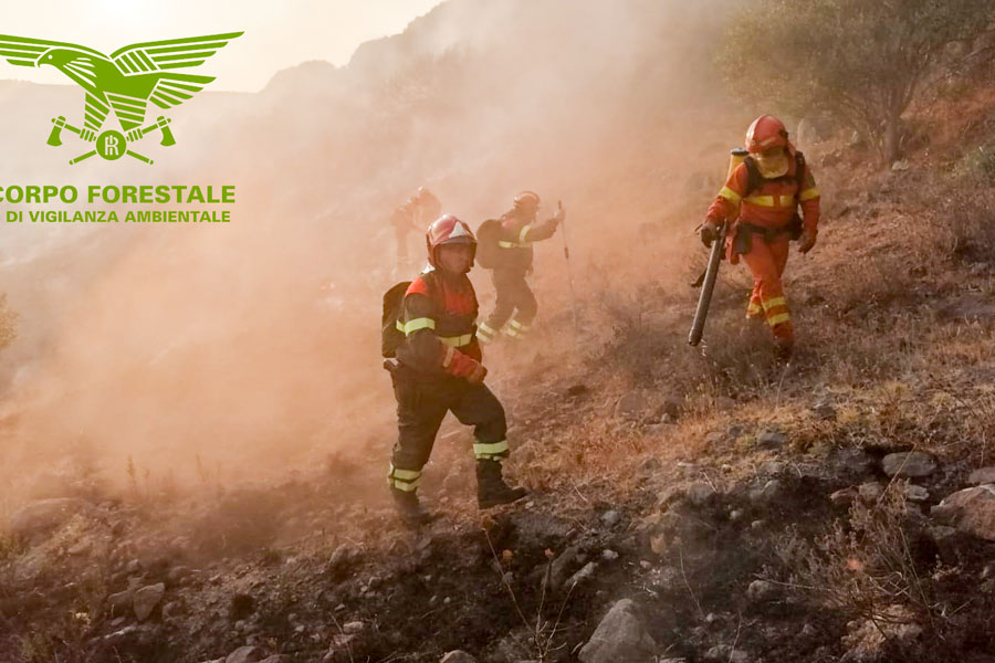 Incendio a Fonni: oltre l’elicottero di Sorgono interviene quello di Farcana