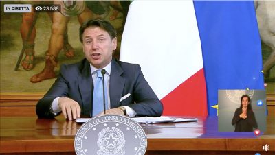 Giuseppe Conte durante la diretta Facebook