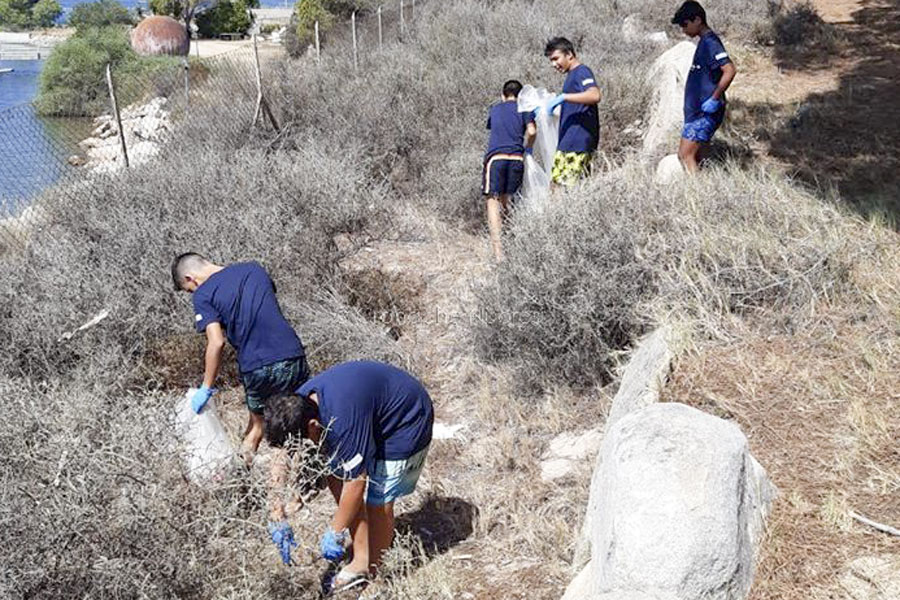 Tortolì: i ragazzi ripuliscono l’arenile de La Capannina  dalla plastica e dai mozziconi di sigarette