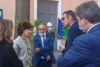 Il prefetto di Nuoro con il sottosegretario alla Difesa all'Ex Artiglieria (foto S.Meloni)