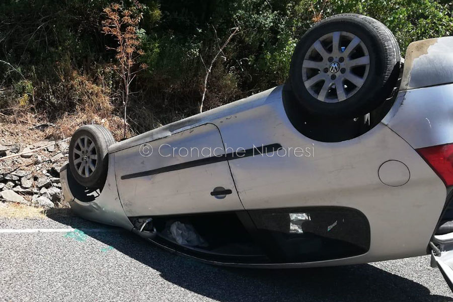 Perde il controllo dell’auto e si ribalta: ferita una donna
