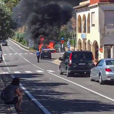 L'auto del pensionato in fiamme