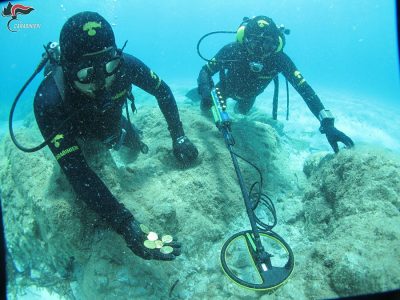 Orosei, Carabinieri recuperano reperti archeologiche dal fondo del mare