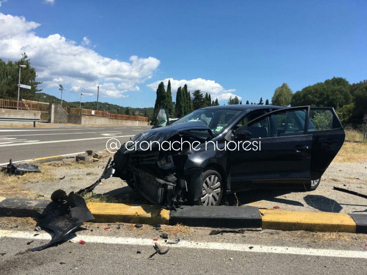 Una mancata precedenza e lo scontro tra due auto: 4 persone coinvolte