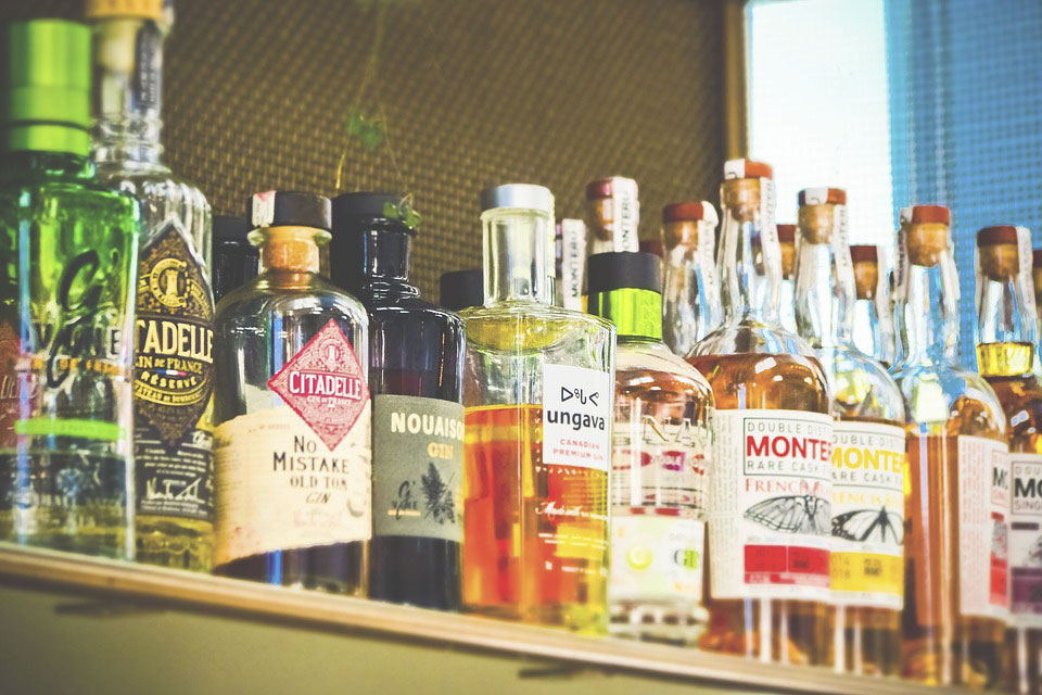 18 minorenni beccati a bere e spuntinare in un bed & breakfast: fioccano le sanzioni