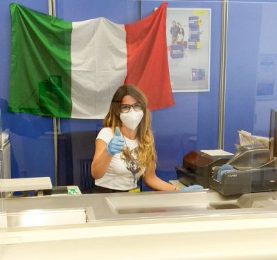 Una dipendente di poste italiane