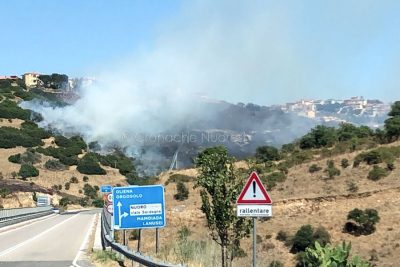 L'incendio alle porte di Nuoro