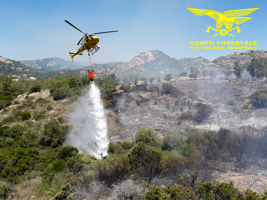 Incendio ad Arzana: interviene l’elicottero