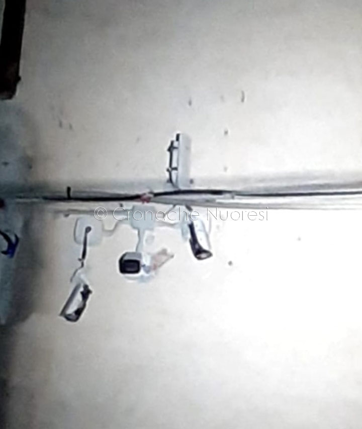 Abbattute per la seconda volta a fucilate le telecamere di videosorveglianza a Orgosolo