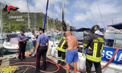La barca andata a fuoco a Santa Maria Navarrese