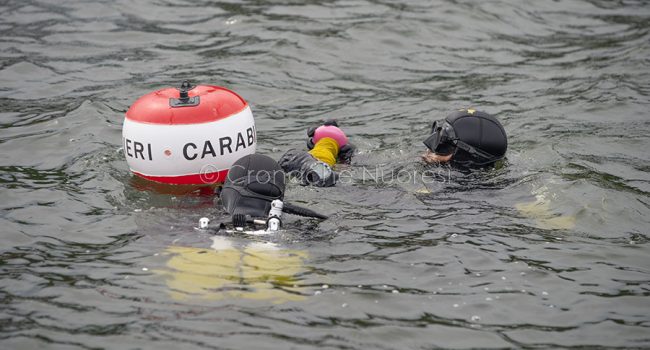 Orgosolo. I sommozzatori cercano un corpo, forse quello di Mesina, nell'invaso di Olai (foto S.Novellu)