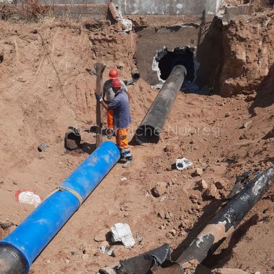 I tecnici di Abbanoa al lavoro sul guasto alla condotta di Janna 'e ferru