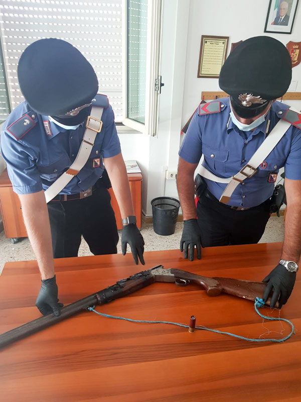 “Spaventavano il bestiame”: spari in aria contro gli operai comunali