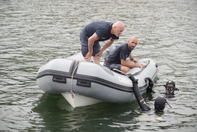 Orgosolo. I sommozzatori cercano un corpo, forse quello di Mesina, nell'invaso di Olai (foto S.Novellu)