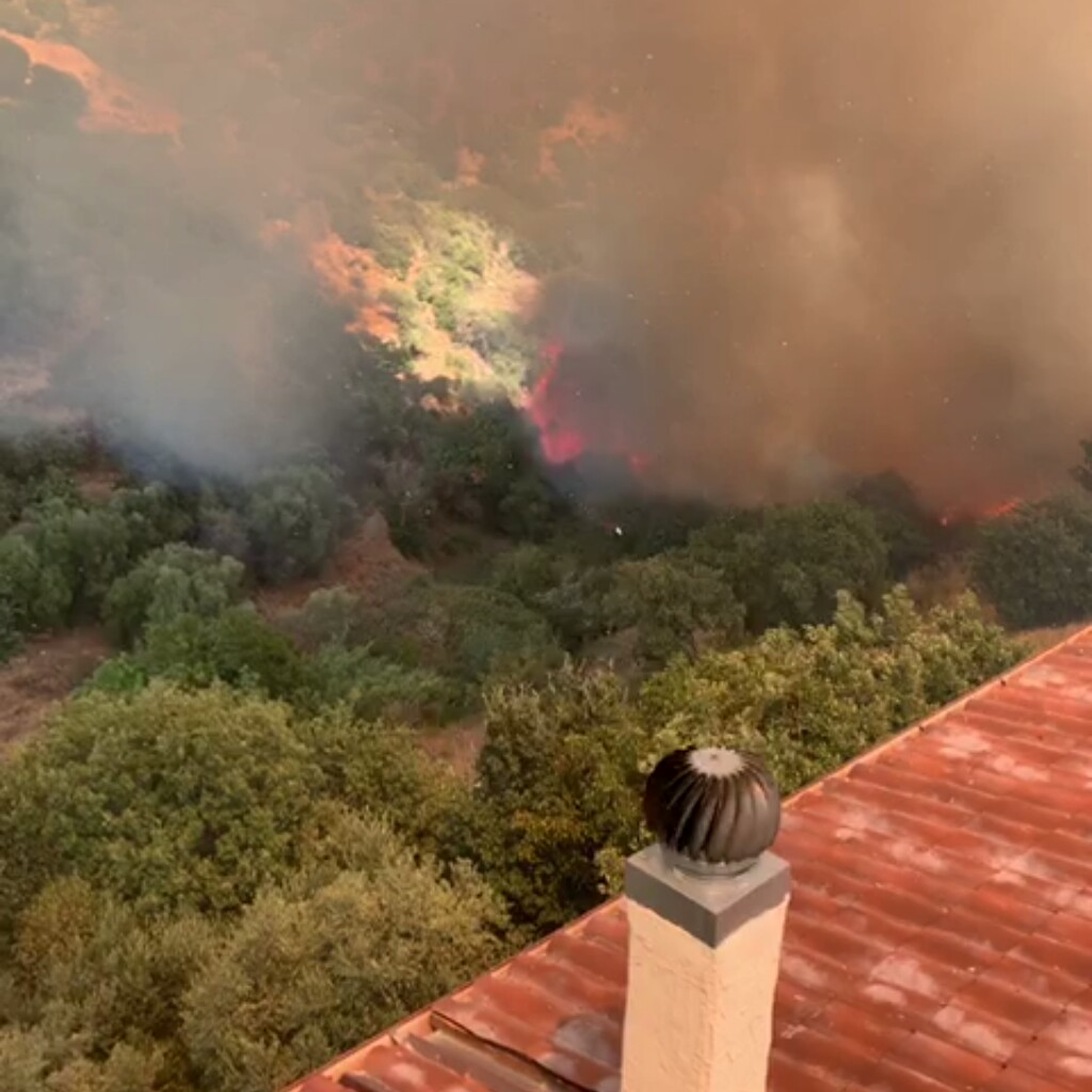 Paura a Burgos. Le fiamme lambiscono le case