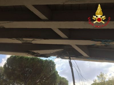 Il cavalcavia di Prato Sardo danneggiato dal camion