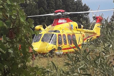 L'elisoccorso che atterra al campo sportivo dopo l'incidente
