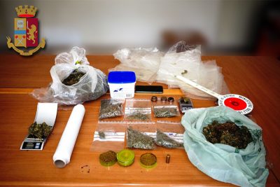 Lo stupefacente sequestrato dalla Polizia
