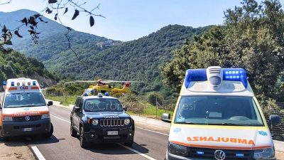 I soccorritori sul luogo del ritrovamento dell'anziano