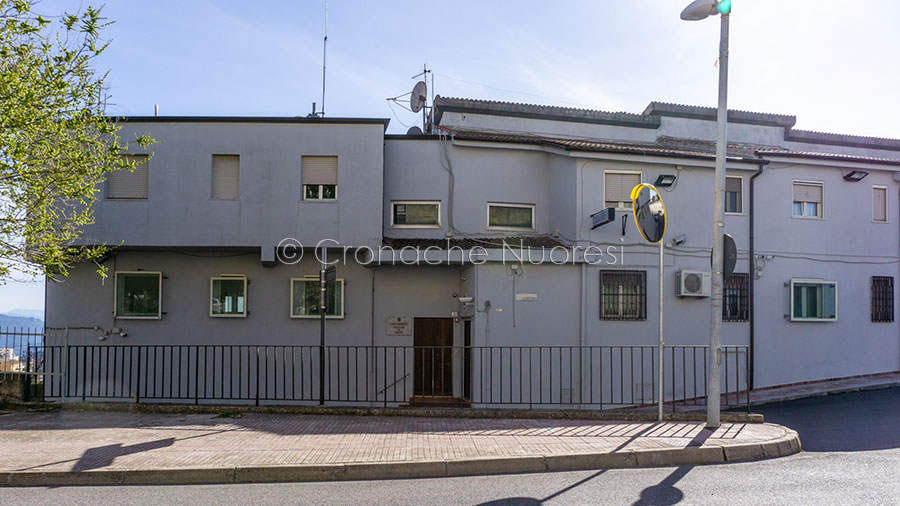 Orune. Si costituisce il secondo rapinatore del tabacchino