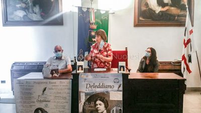 La studiosa Neria De Giovanni mentre illustra l'evento