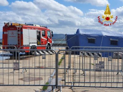 Tende allestite dai Vigili del fuoco al porto di Olbia