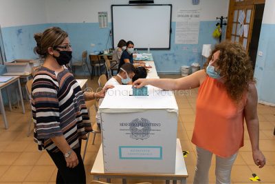 Un momento delle elezioni per il referendum (foto S.Novellu)