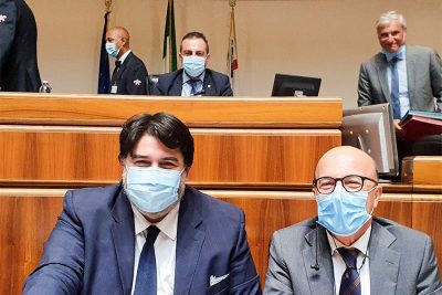 Il presidente Solinas e l'assessore Nieddu dopo l'approvazione della riforma sanitaria