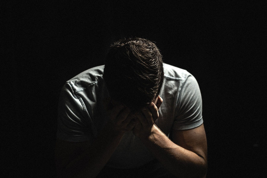 Nuoro. Aggredisce e perseguita un coetaneo per una ex: divieto di avvicinamento per un 20enne