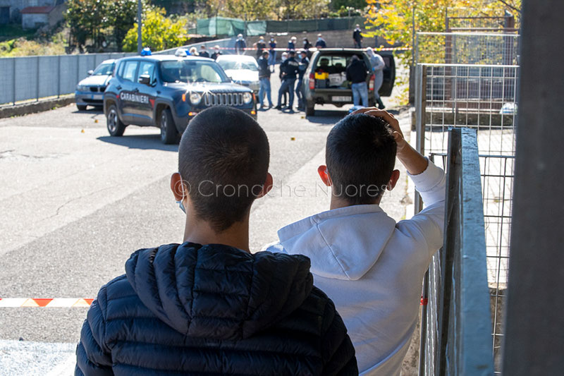 Fonni. Rapinano le poste, sparano contro i Carabinieri  e fuggono col bottino – VIDEO E PHOTOGALLERY