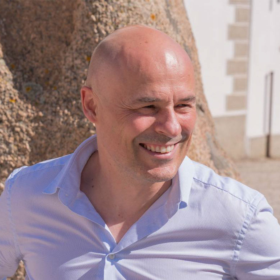 Il “caso Guccini” divide: Di Nolfo e Pinna tra critica politica e decoro istituzionale