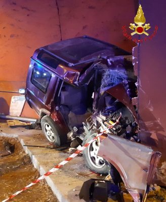 La Land Rover dopo lo schianto