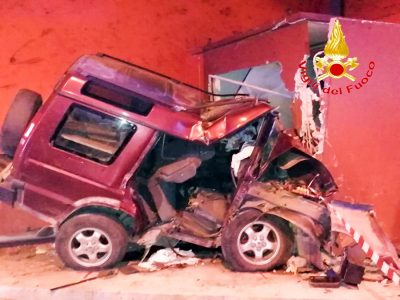 La Land Rover dopo lo schianto