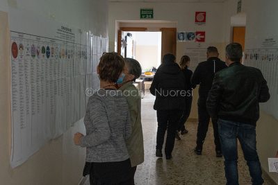 Comunali 2020, elettori al seggio (foto S.Novellu)