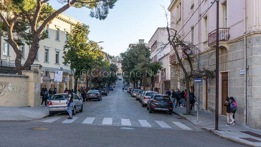 Nuoro. Ubriaco alla guida fermato contro mano in via Deffenu: 62enne denunciato, patente e auto sequestrate