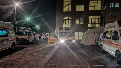 Ambulanze in attesa davanti al Pronto Soccorso di Nuoro