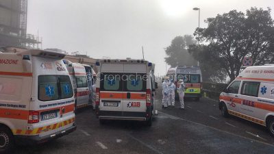 Ambulanze in coda al Pronto soccorso di Nuoro