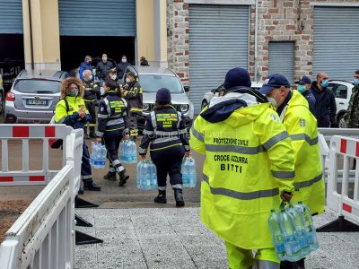 Bitti, approvvigionamento idico dopo l’alluvione (© foto S.Novellu)Bitti, approvvigionamento idrico dopo l’alluvione (© foto S.Novellu)