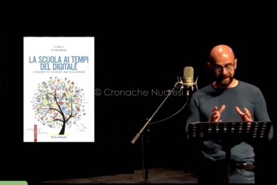 Marco Moledda legge alcune letture per la notte die Ricercatori