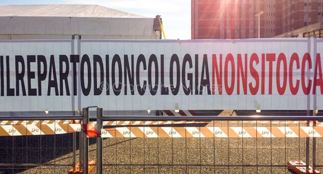 Nuoro, protesta dei malati oncologici al San Franceso ( foto S.Meloni).