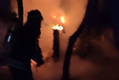 Vigili del fuoco sul luogo dell'incendio