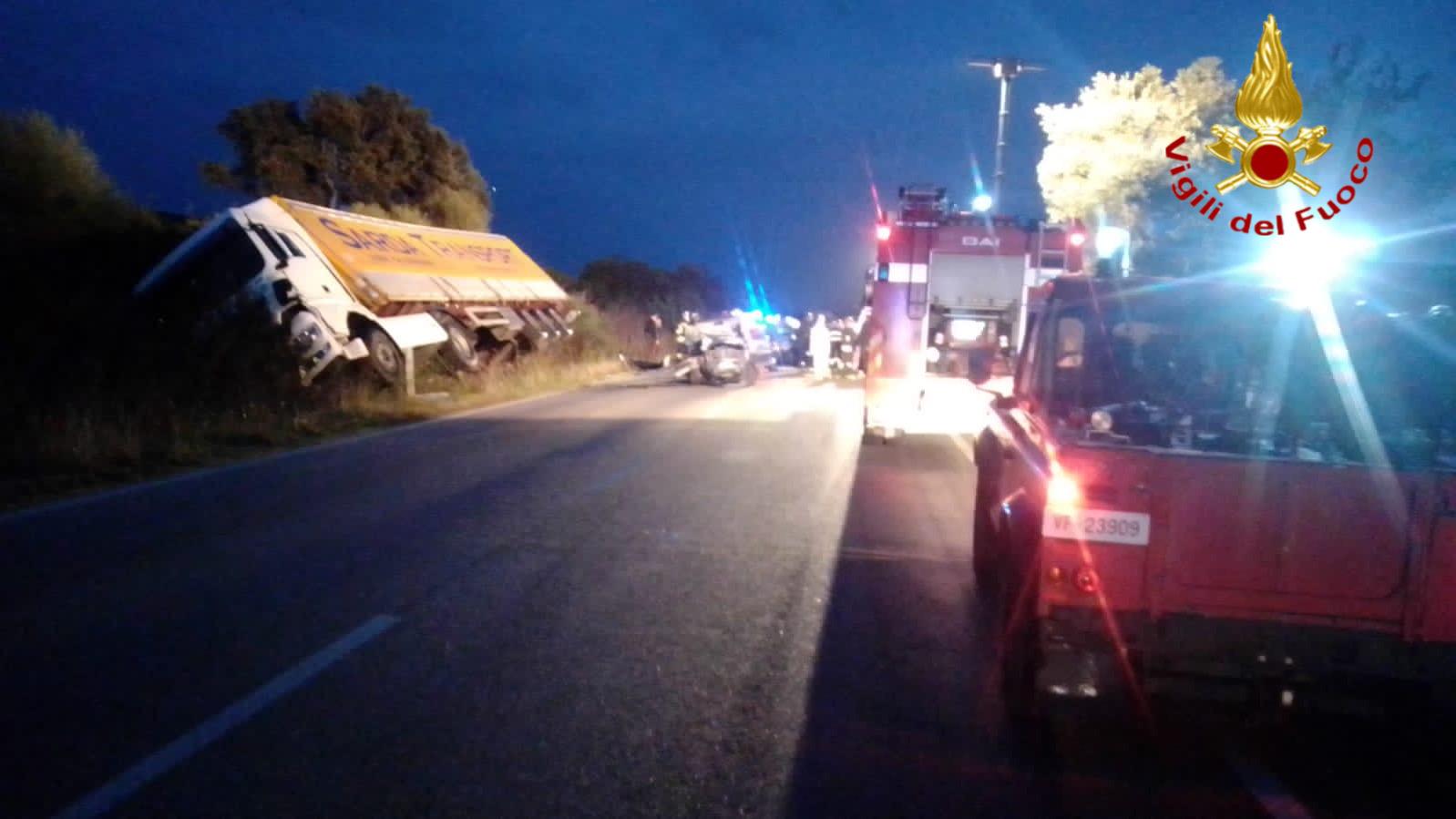 Tragedia della strada in Baronia: morti i conducenti delle due auto scontratesi contro un tir – VIDEO