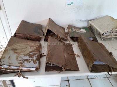 Bitti, i registri degli archivi comunali danneggiati dal fango