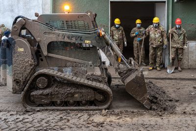 Bitti, proseguono i lavori di ripulitura di via Cavallotti (foto S.Novellu)