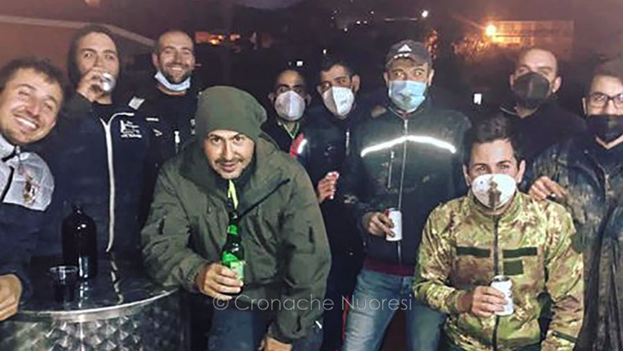 Bitti. Dopo una notte e un giorno a spalare fango dalle case un attimo di tregua