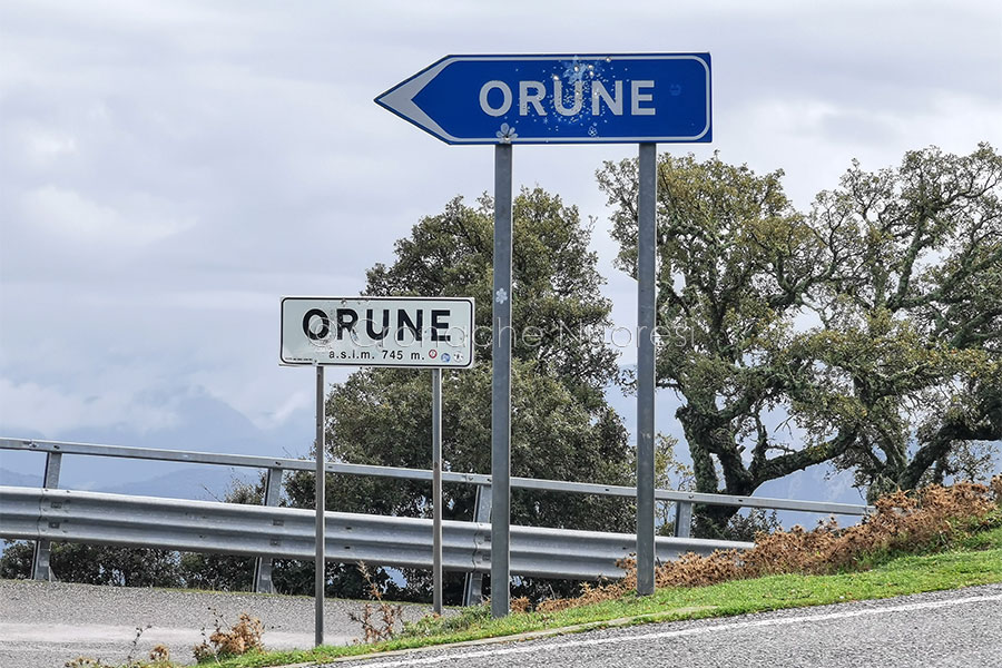Rapina in pieno centro a Orune: si fanno consegnare l’incasso e fuggono