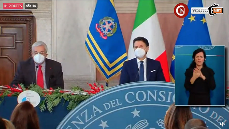 Conte. Un minuto di silenzio per le vittime del Covid e poi la conferenza stampa di fine anno